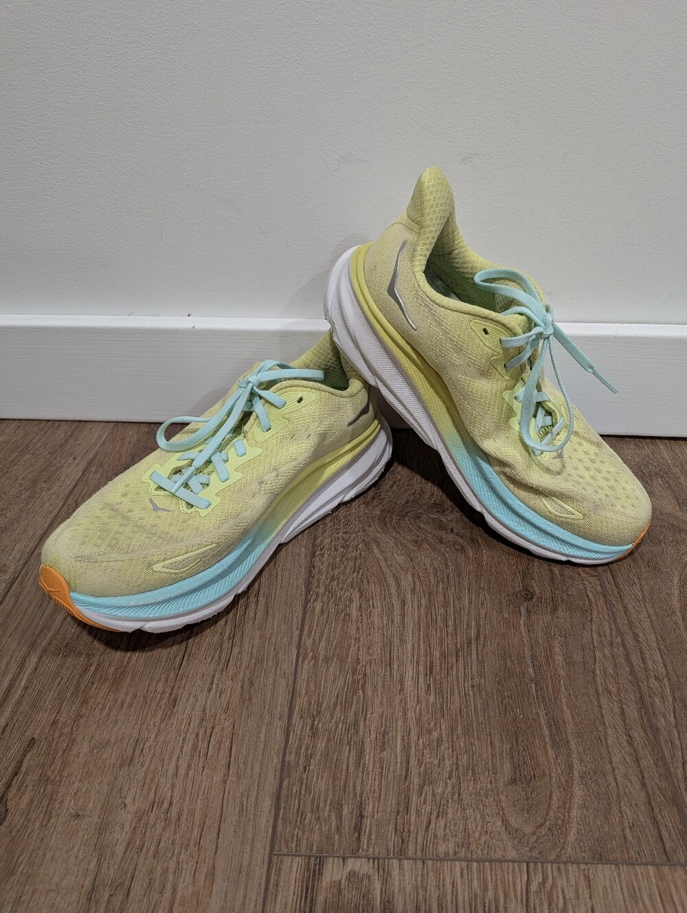 HOKA Clifton 9 Size 7.5B